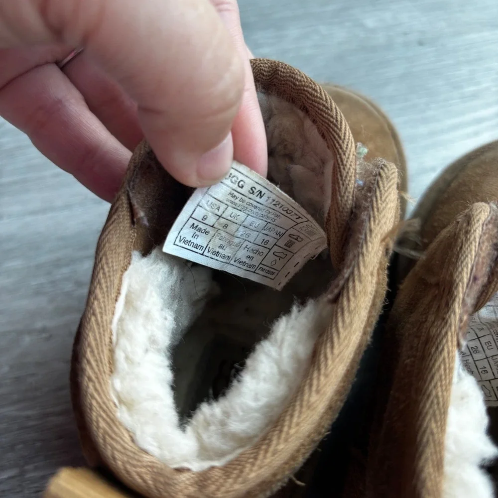 Kids UGG Brown Suede Sheepskin Lined Booties Toddler‎ Infant Size 9 - Picture 9 of 9